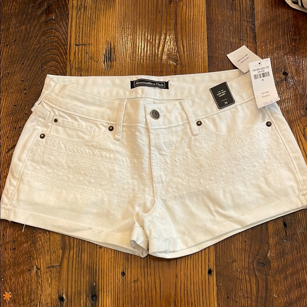 NWT Abercrombie & Fitch White Jean Shorts for Summer SIZE 25